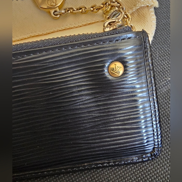 Louis Vuitton Black Epi Leather Key Cles - Picture 4 of 7
